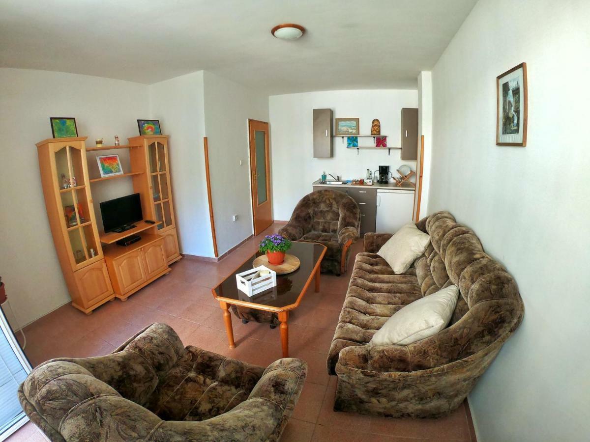 Apartment In St. Vlas With Terrace Sveti Vlas Dış mekan fotoğraf