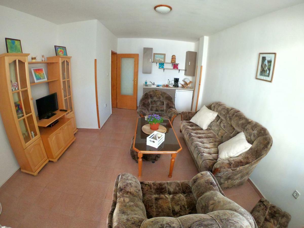 Apartment In St. Vlas With Terrace Sveti Vlas Dış mekan fotoğraf